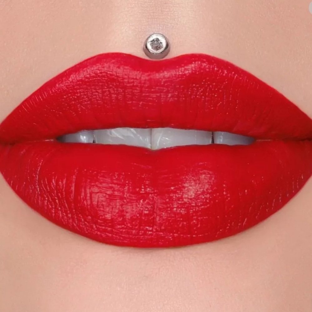 Jeffree Star Velvet Trap - Red Affair
